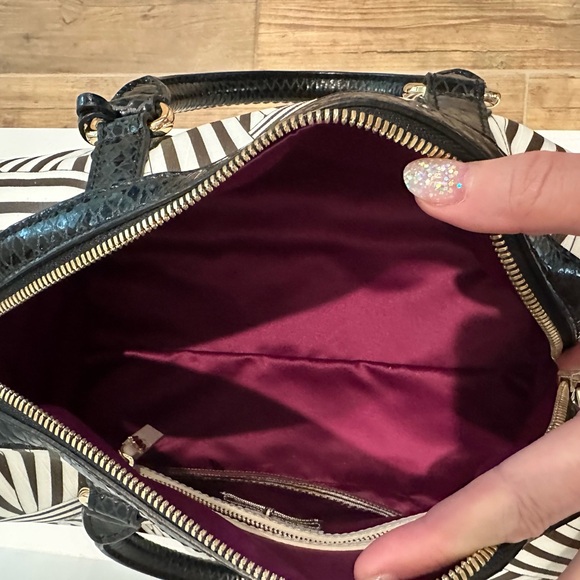Henri Bendel NWT Disturbed Stripe Barrel Satchel Rare - Picture 4 of 16